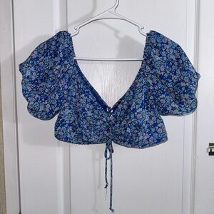 Wild Fable Blue Floral Puff Sleeve crop top